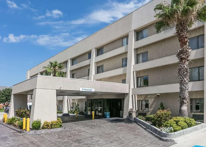 Baymont By Wyndham Arlington At Six Flags Dr